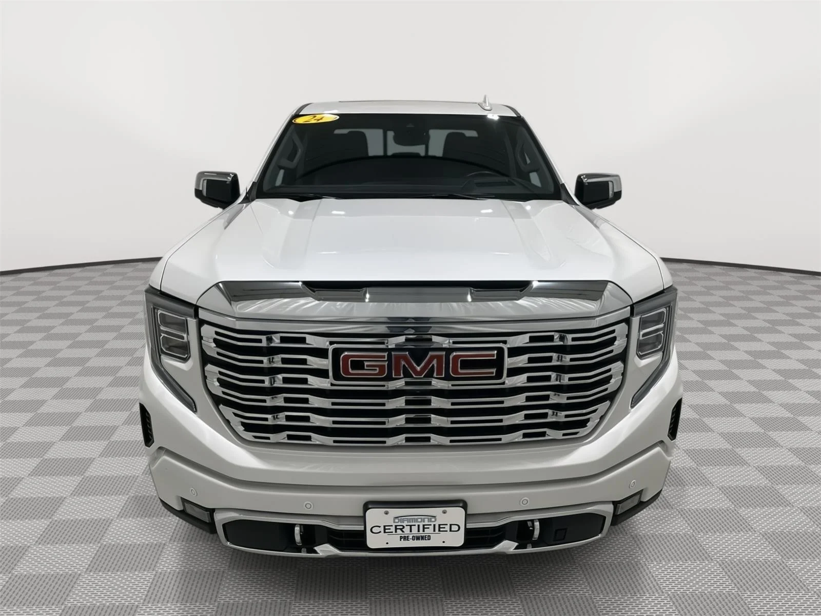 Used 2024 White Frost Tricoat GMC Denali image 8