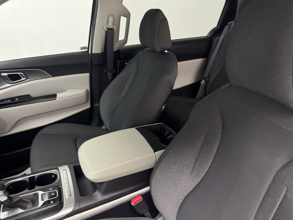 Used 2023 White Kia LX image 20