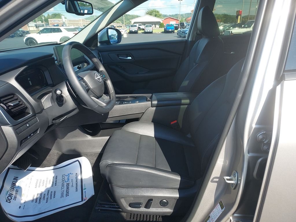 Used 2025 Gold Nissan SL image 13