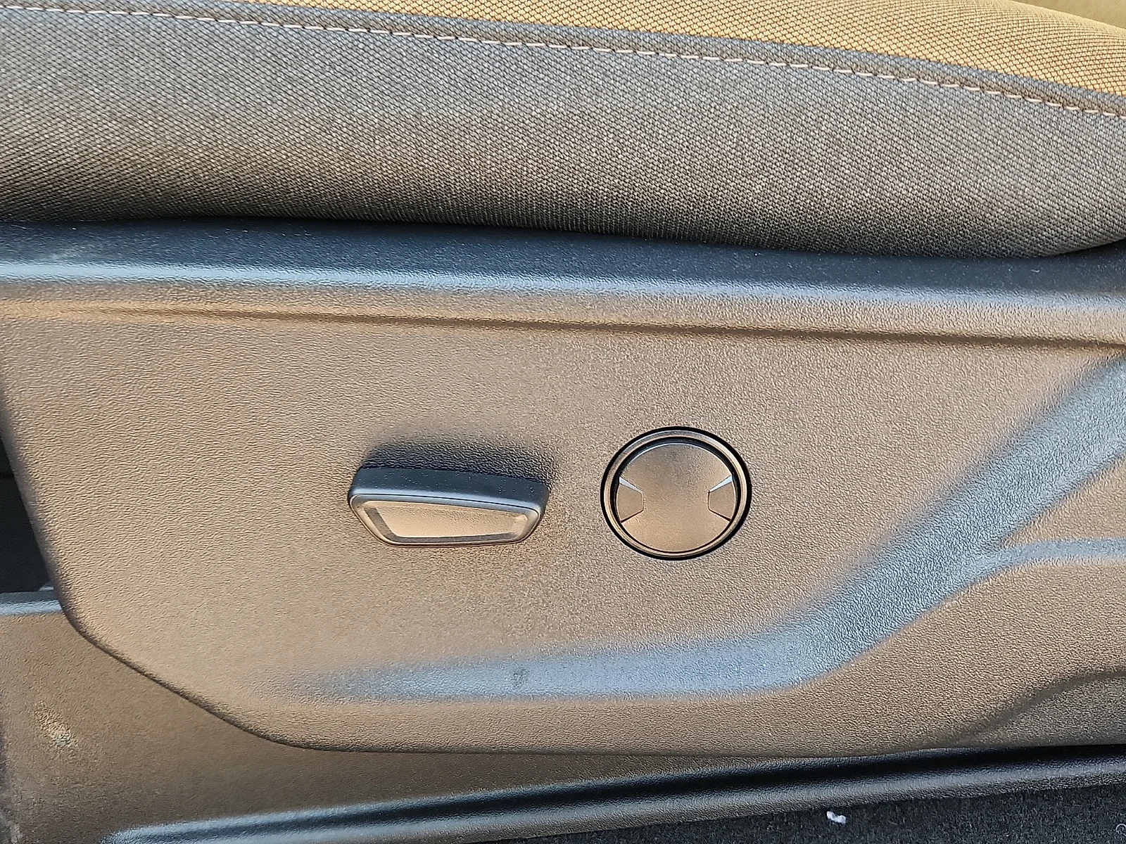 New 2027 Carbonized Gray Metallic Ford XLT image 16