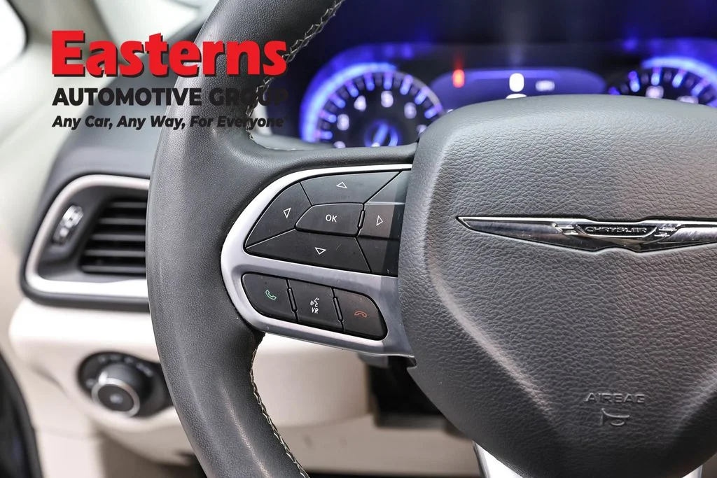 Used 2023 Black Chrysler Touring L image 15