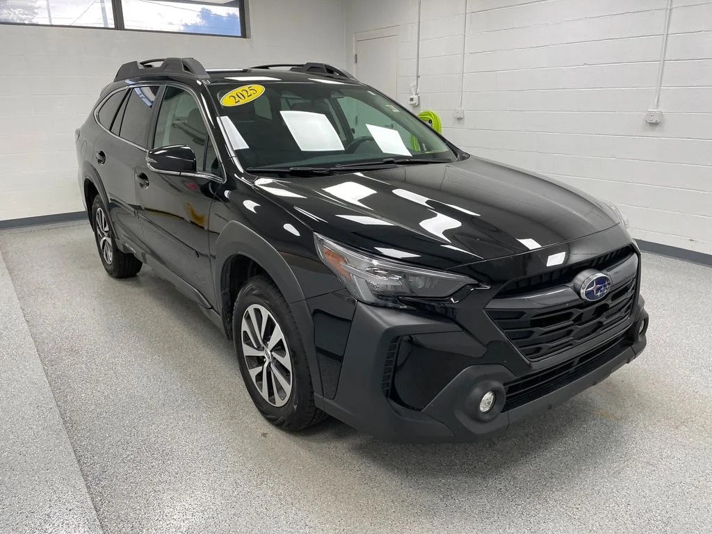 Used 2025 Crystal Black Silica Subaru Premium image 3