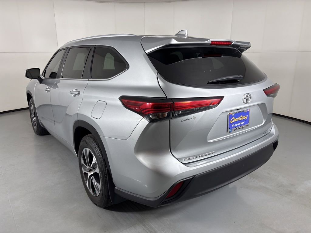Used 2023 Silver Toyota L image 6