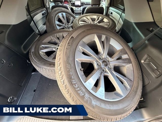Used 2023 Silver Ford XLT image 1