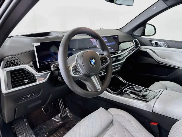 New 2026 Carbon Black Metallic BMW xDrive40i image 9