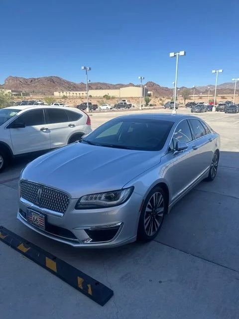 Used 2018 Silver Lincoln Reserve image 1