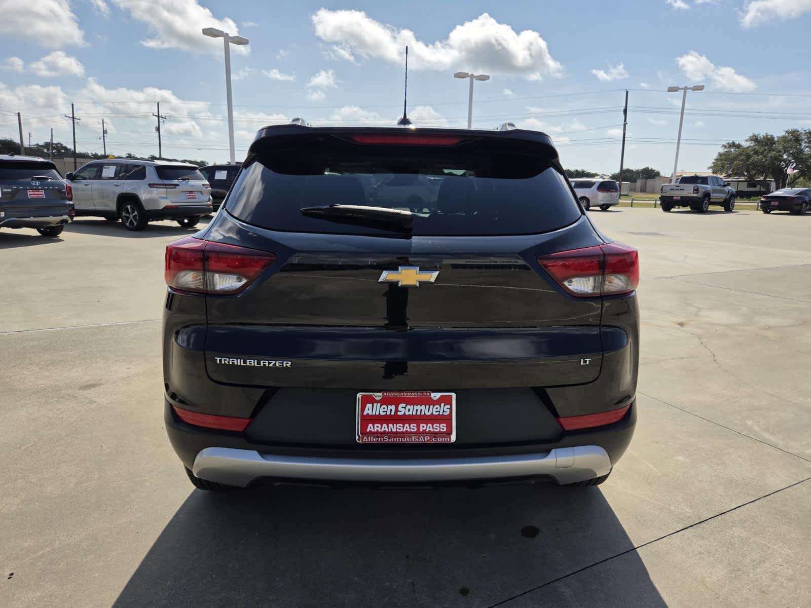 Used 2023 Mosaic Black Metallic Chevrolet LT image 4