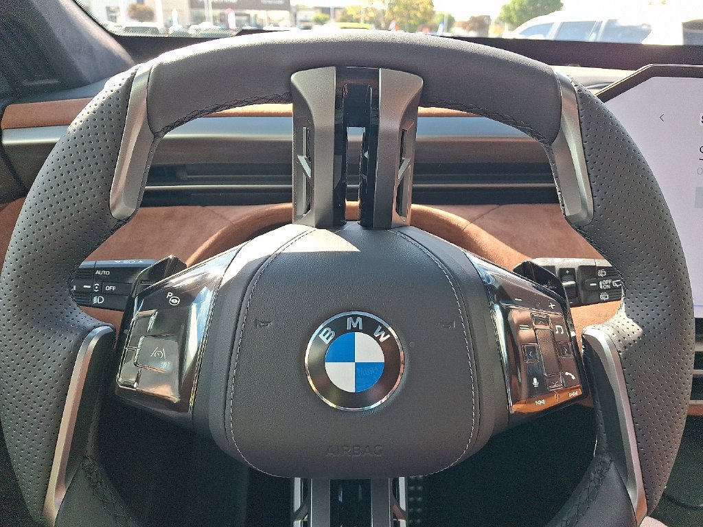 New 2027 Alpine White BMW  image 9