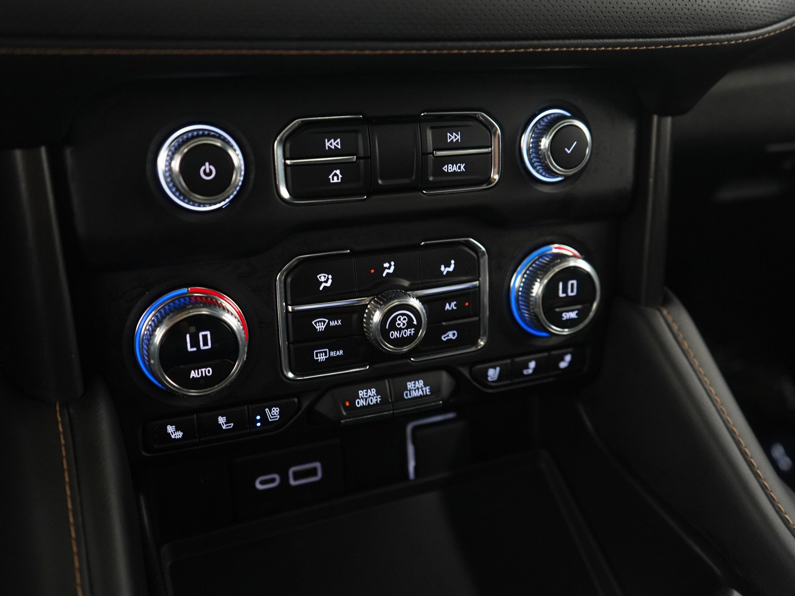 Used 2023 Sterling Metallic GMC AT4 image 24