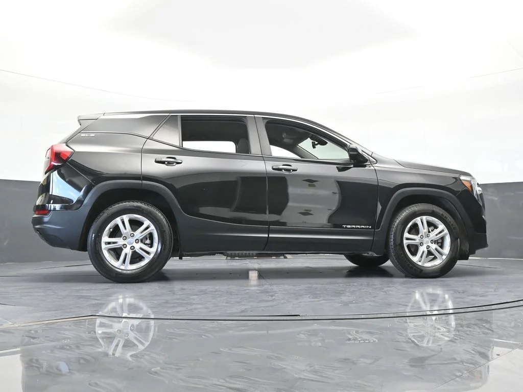 Used 2023 Ebony Twilight Metallic GMC SLE image 57