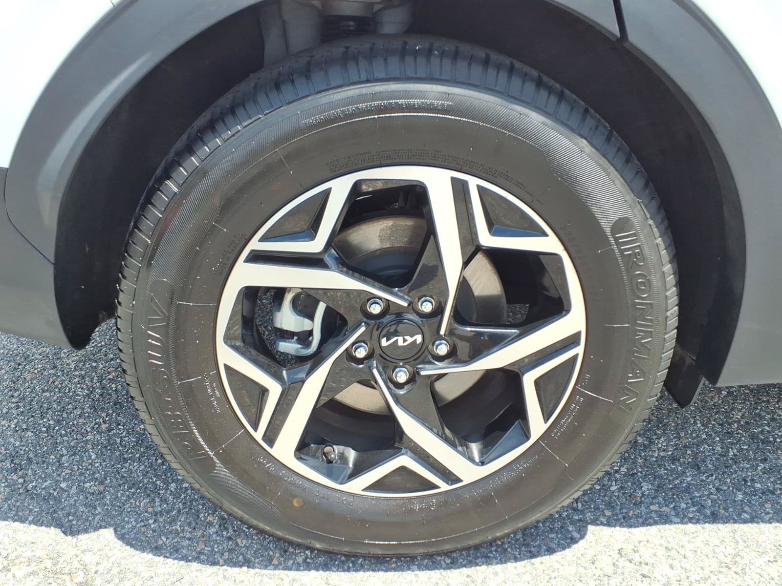 Certified Used 2024 Snow White Pearl Kia LX image 24