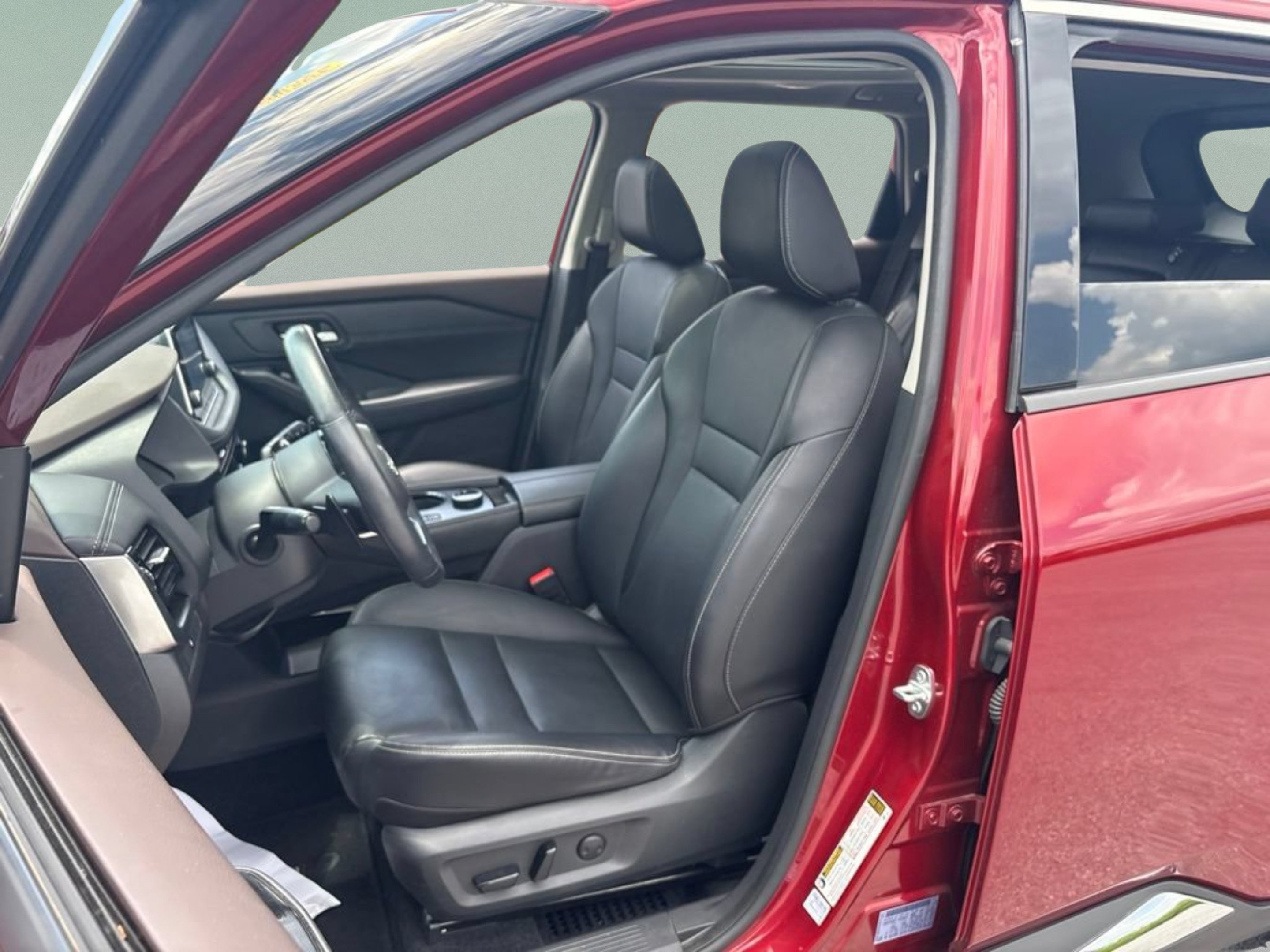 Used 2023 Scarlet Ember Tintcoat Nissan SL image 24