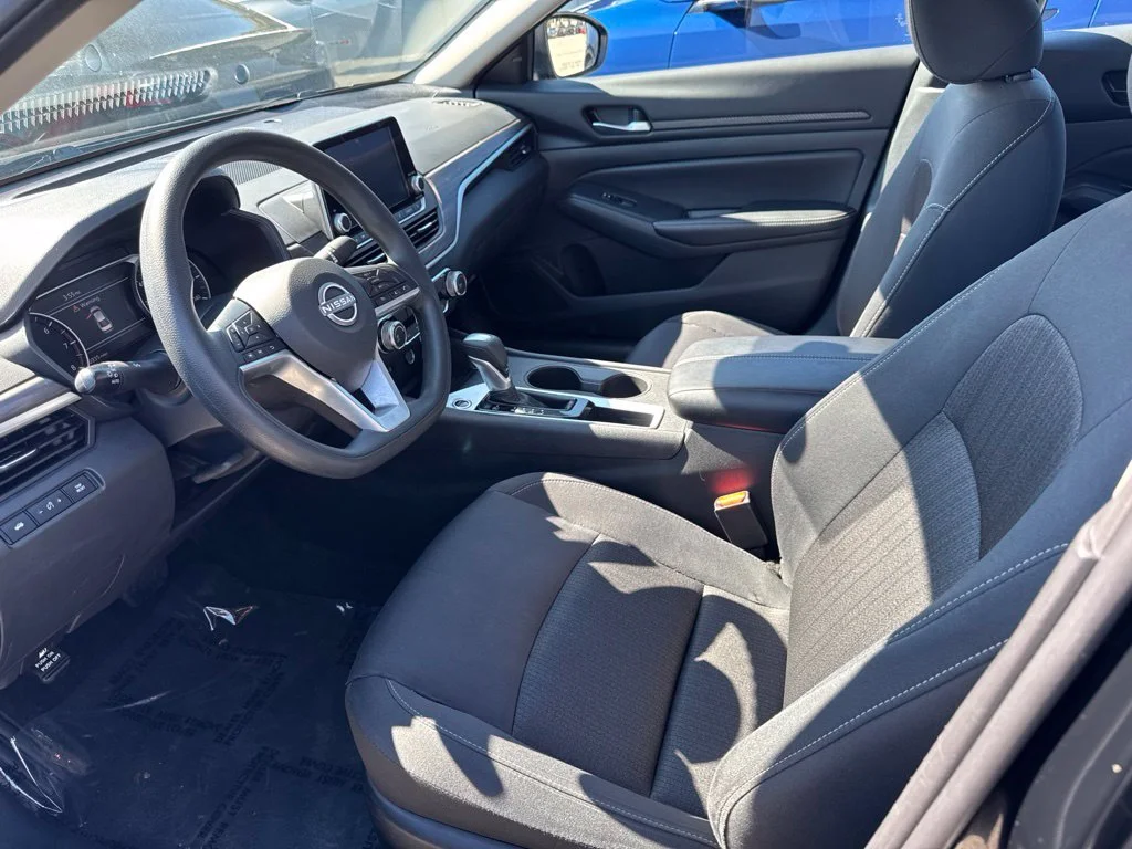 Used 2025 Black Nissan 2.5 SV image 4