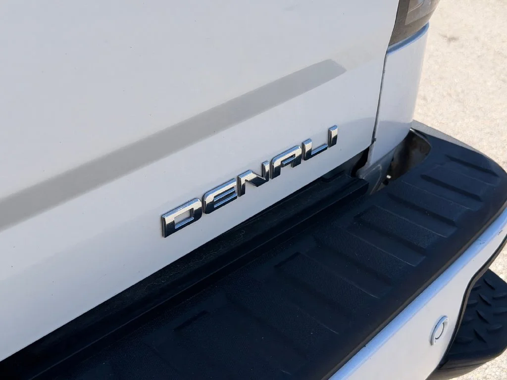 Used 2018 White GMC Denali image 13