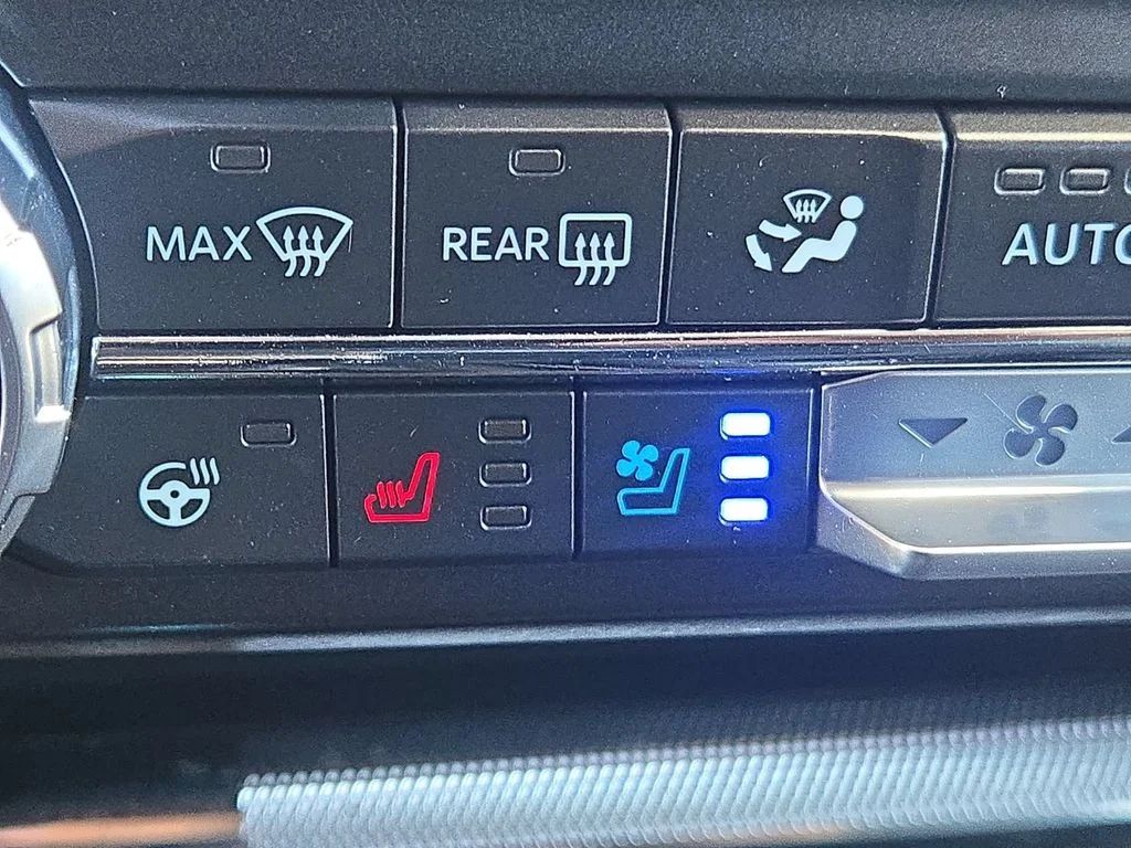Used 2021 Black Ford Lariat image 41