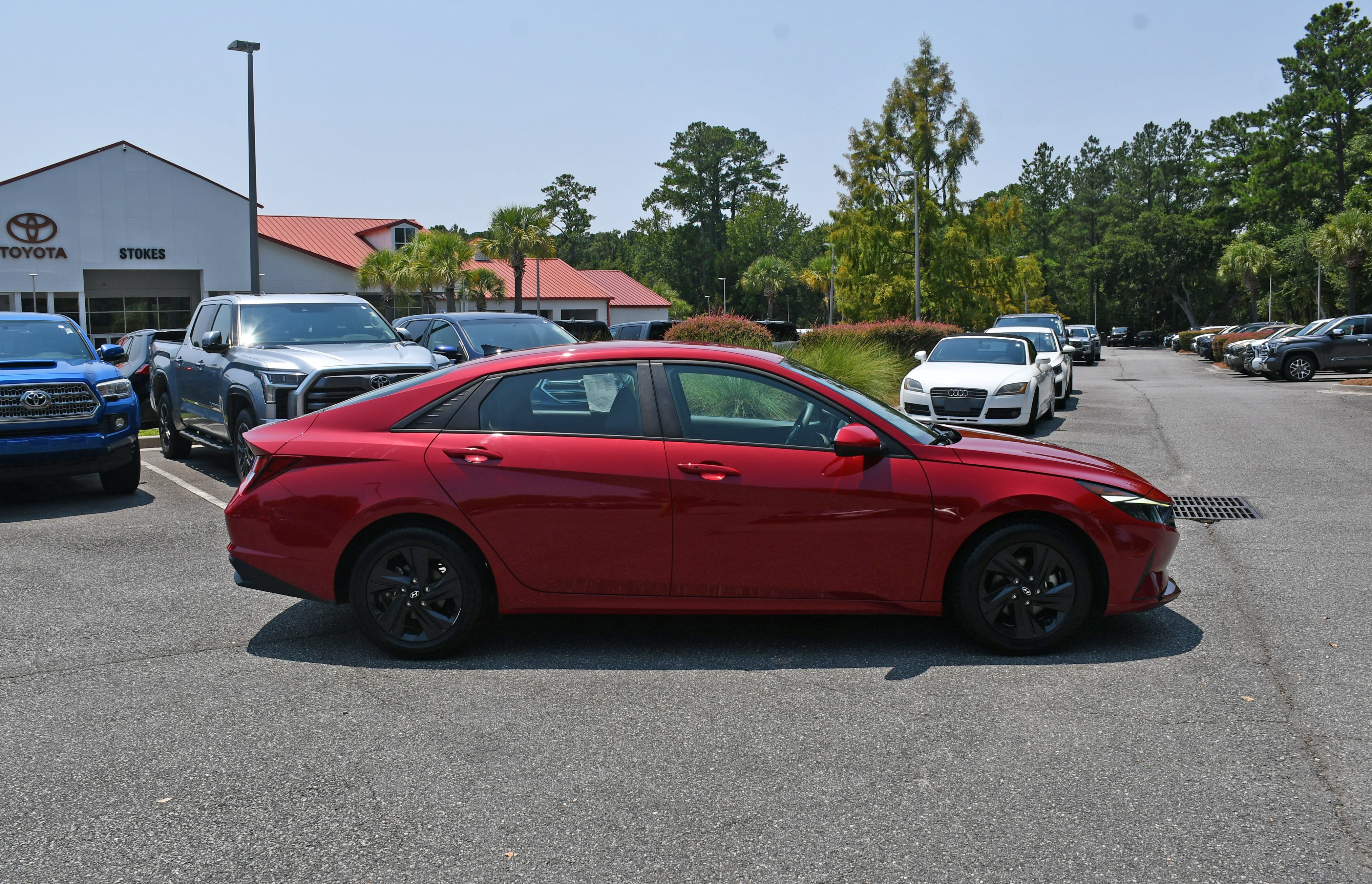 Used 2022 Red Hyundai SEL image 5