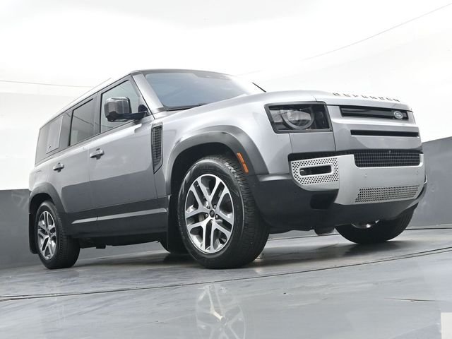 Used 2020  Land Rover SE image 37
