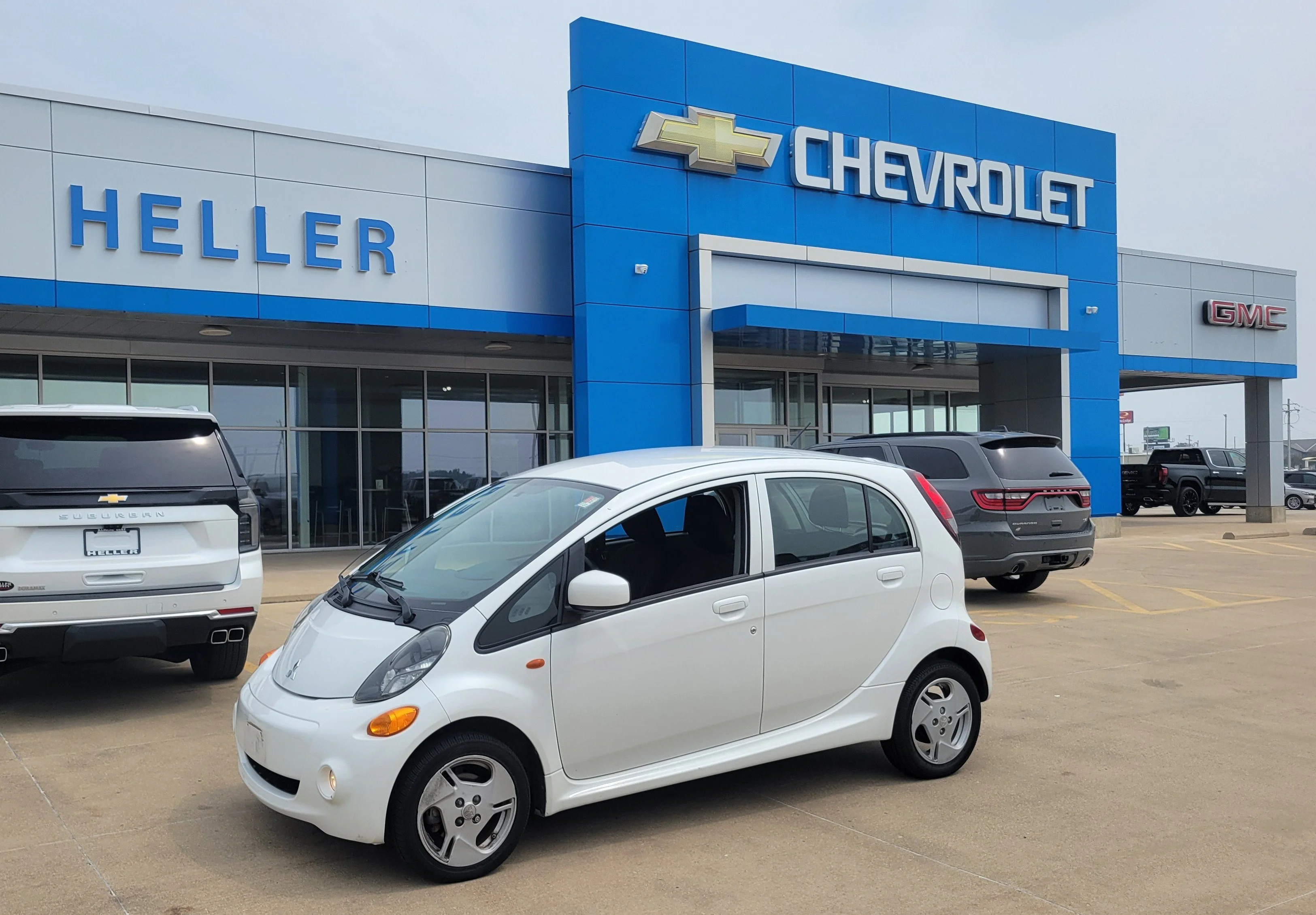 Used 2012  Mitsubishi ES image 3