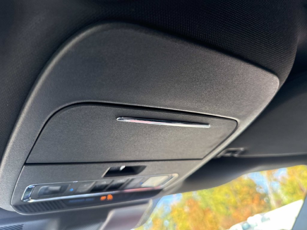 Used 2022 Black Ford Lariat image 27