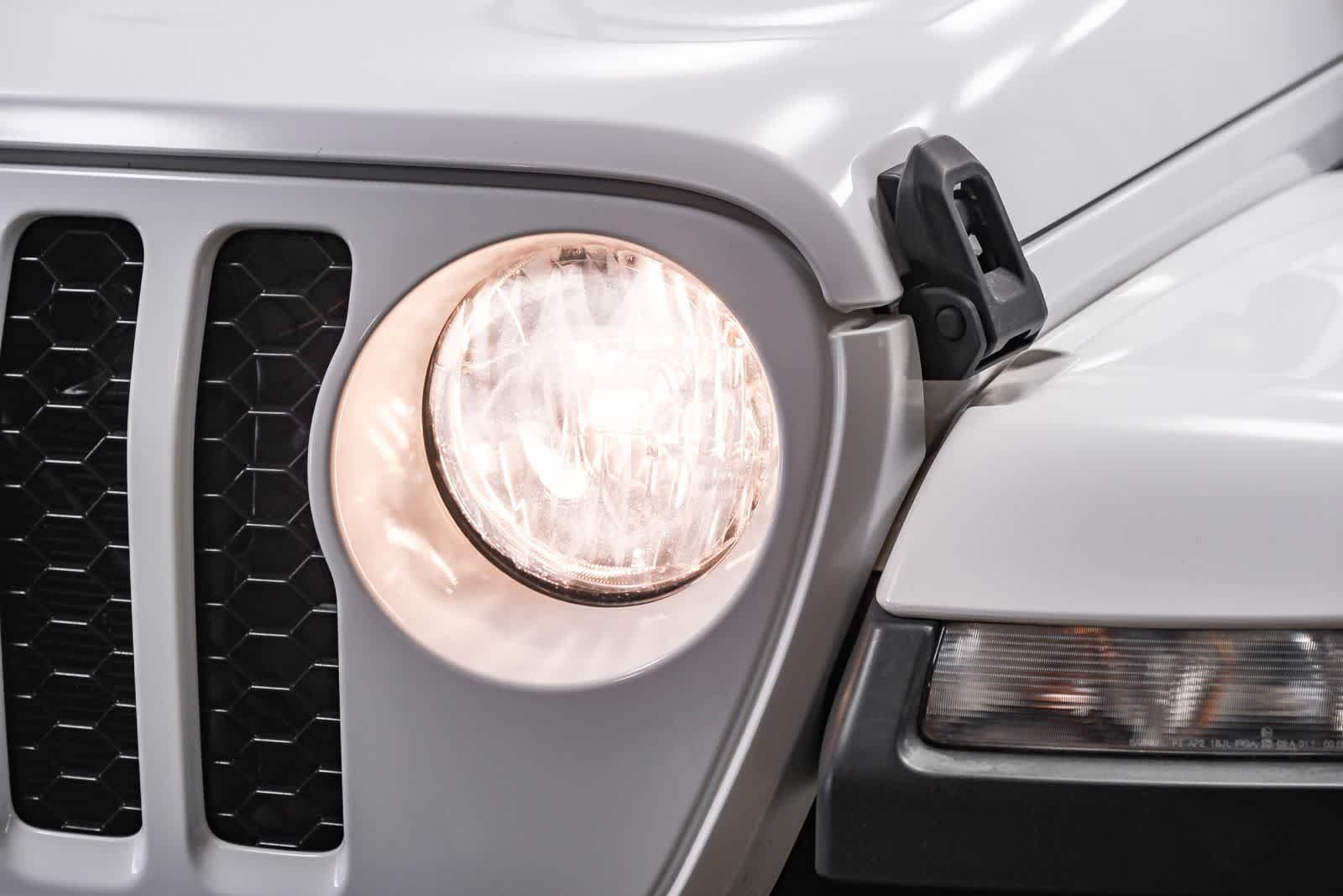 Used 2021 Bright White Clearcoat Jeep Sport S image 11