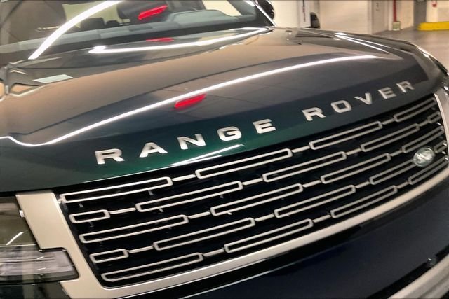 Used 2025 Green Land Rover SE image 33
