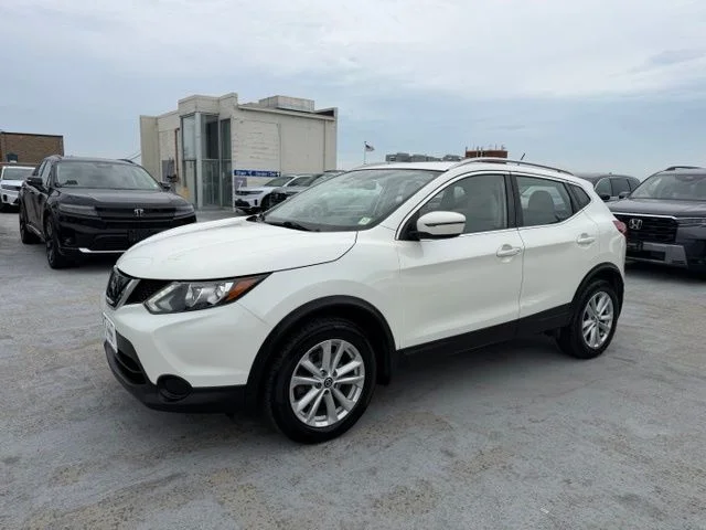 Used 2019 White Nissan SV image 3