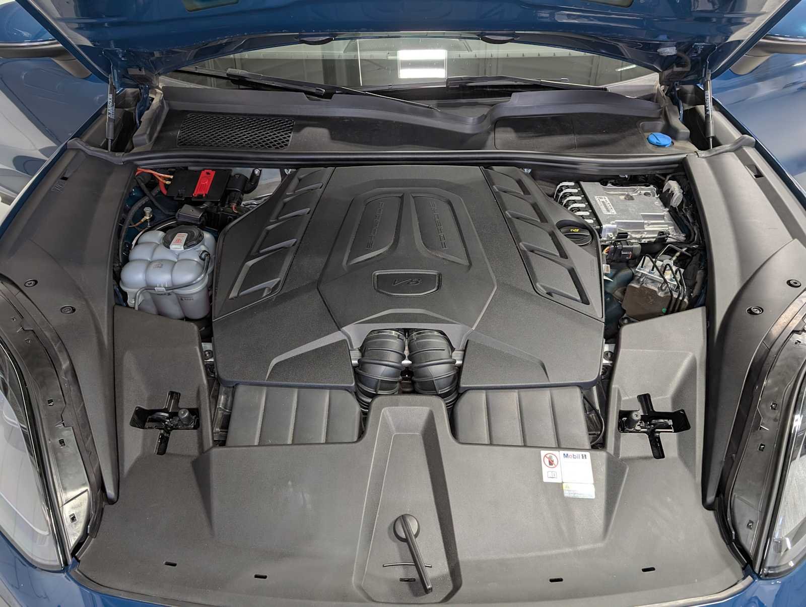 Used 2024 Montego Blue Metallic Porsche S image 11