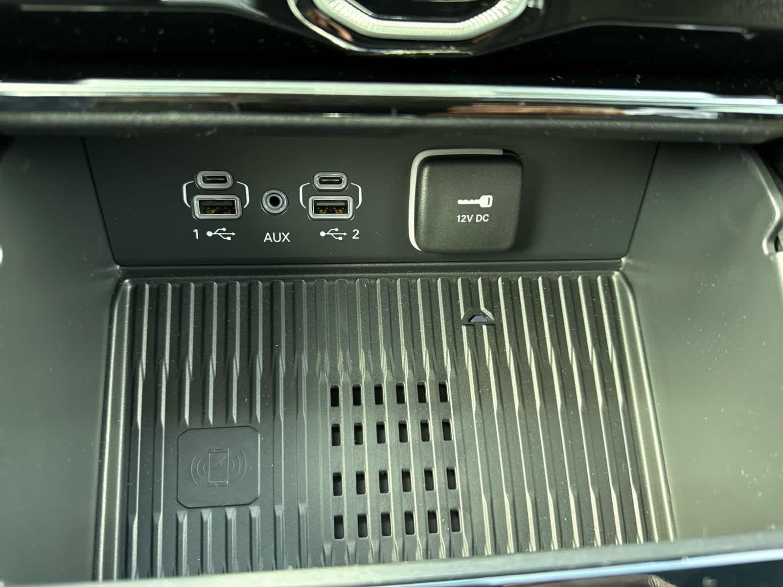 New 2026 Diamond Black Crystal Pearlcoat Jeep Limited image 24