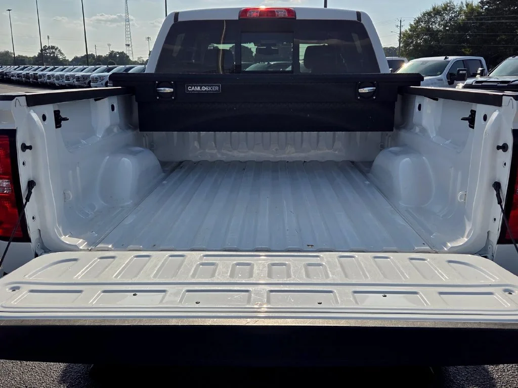 Used 2018 SUMMIT WHITE Chevrolet LT image 13