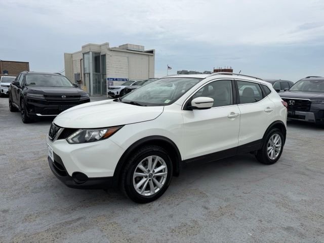 Used 2019 White Nissan SV image 3