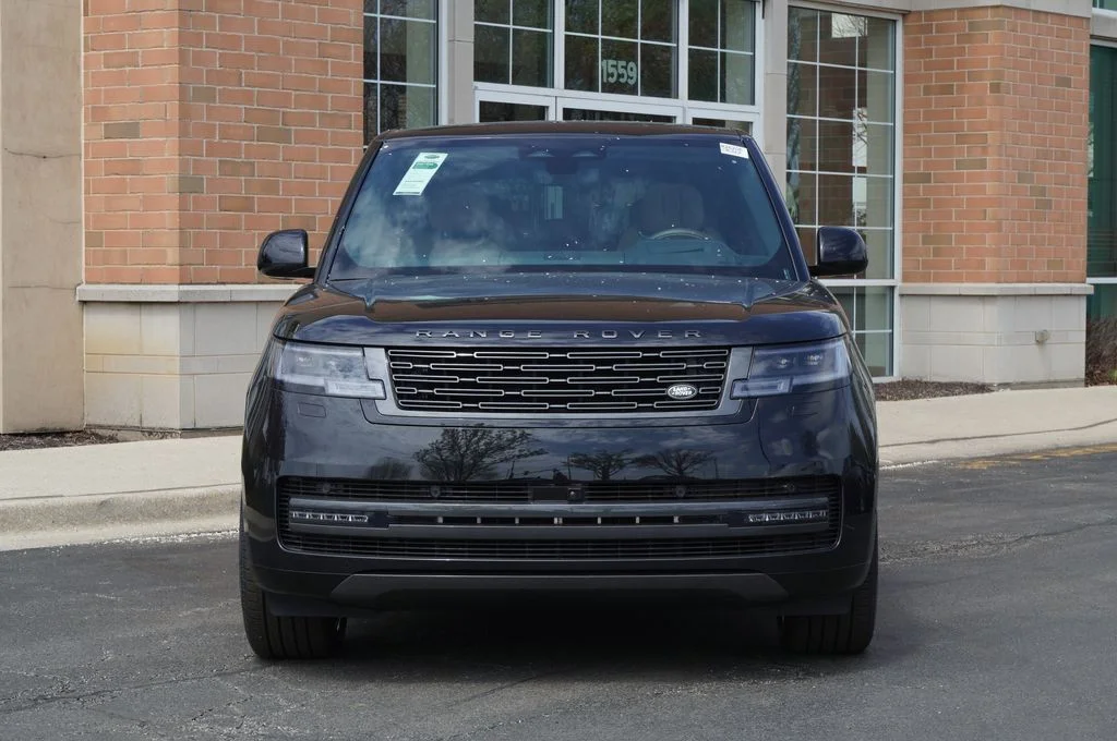 New 2026 Santorini Black Land Rover SE image 4