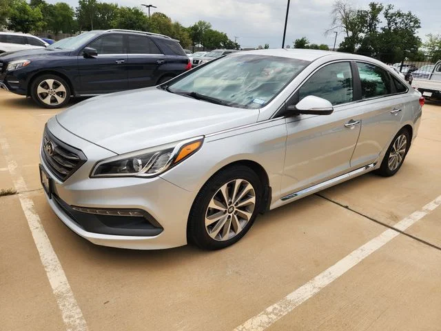 Used 2015 Silver Hyundai Sport image 2
