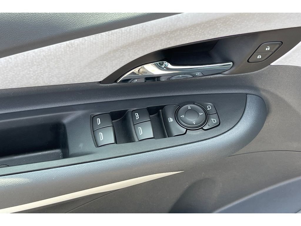 Used 2017 Silver Ice Metallic Chevrolet Premier image 12