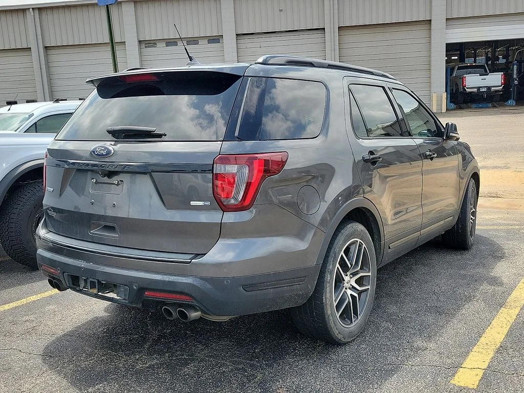 Used 2018 Magnetic Ford Sport image 4