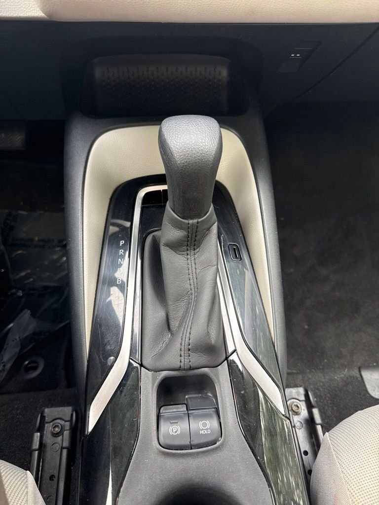Used 2022 Silver Toyota LE image 20