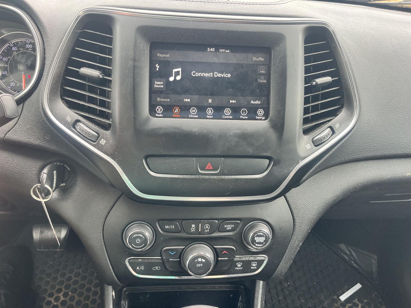 Used 2019 Velvet Red Pearlcoat Jeep Latitude image 18