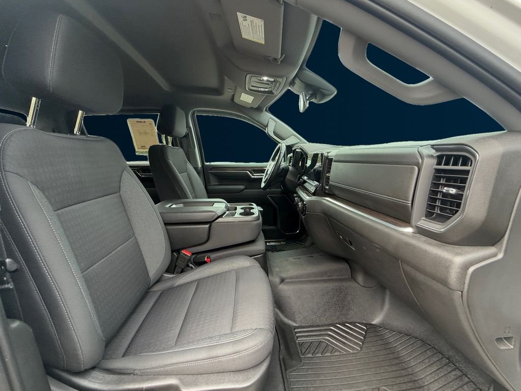 Used 2023 White Chevrolet LT image 17