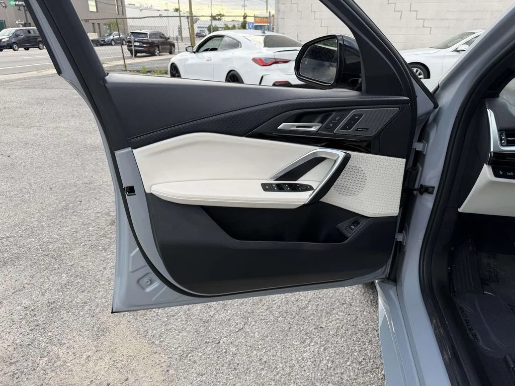 Used 2026 Gray BMW xDrive28i image 21