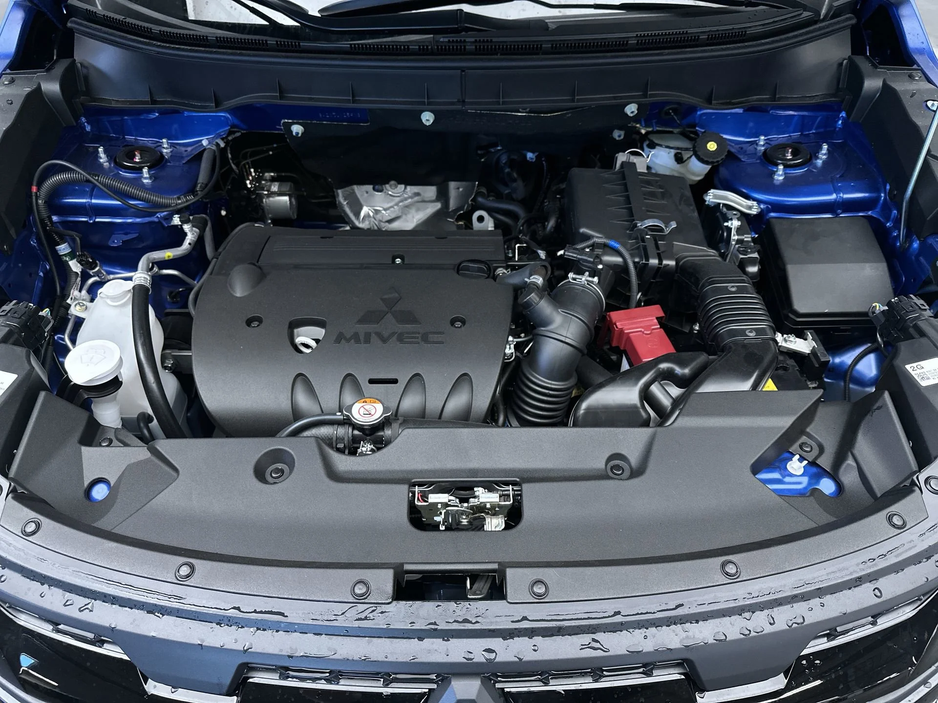 New 2026 Octane Blue Metallic Mitsubishi LE image 27