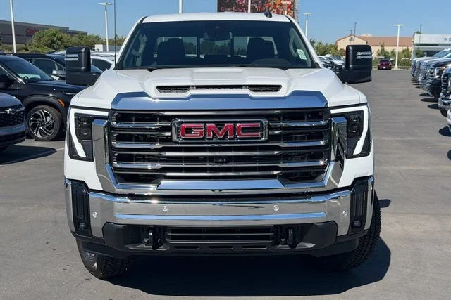 New 2026 Summit White GMC SLE image 3