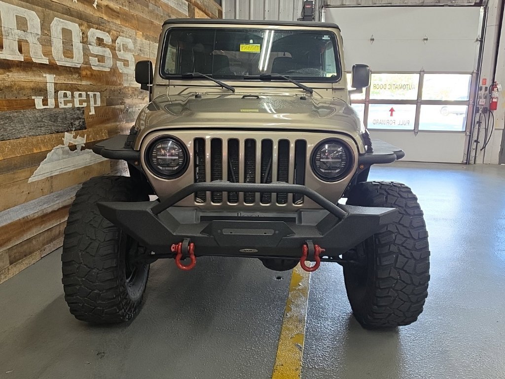 Used 2004 Light Khaki Metallic Jeep Unlimited image 3