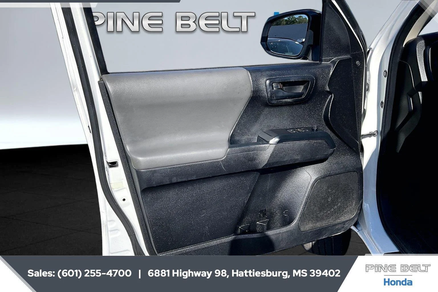 Used 2022 White Toyota SR image 17