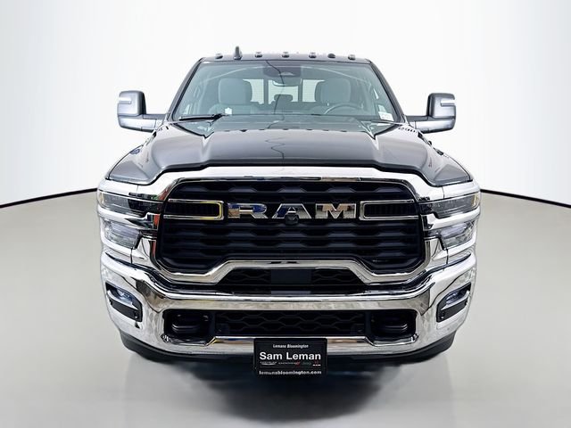 New 2026 Diamond Black Crystal Pearl-Coat Exterior Paint RAM Tradesman image 2