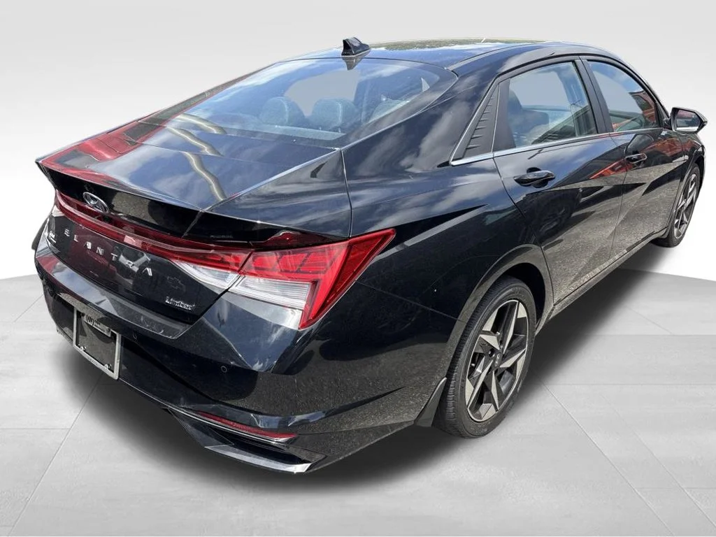 Used 2023 Black Hyundai Limited image 8