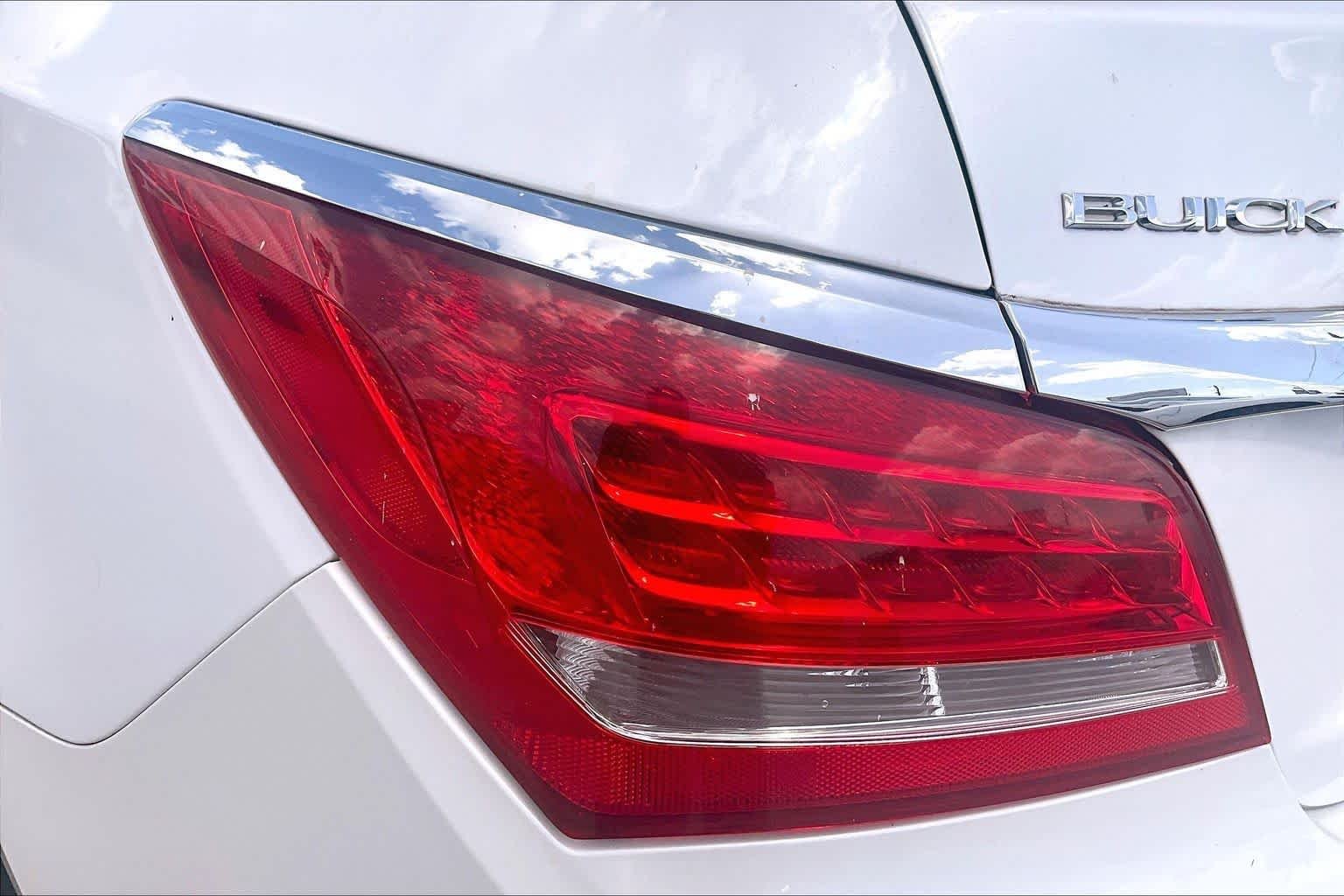 Used 2015 White Frost Tricoat Buick Leather image 28