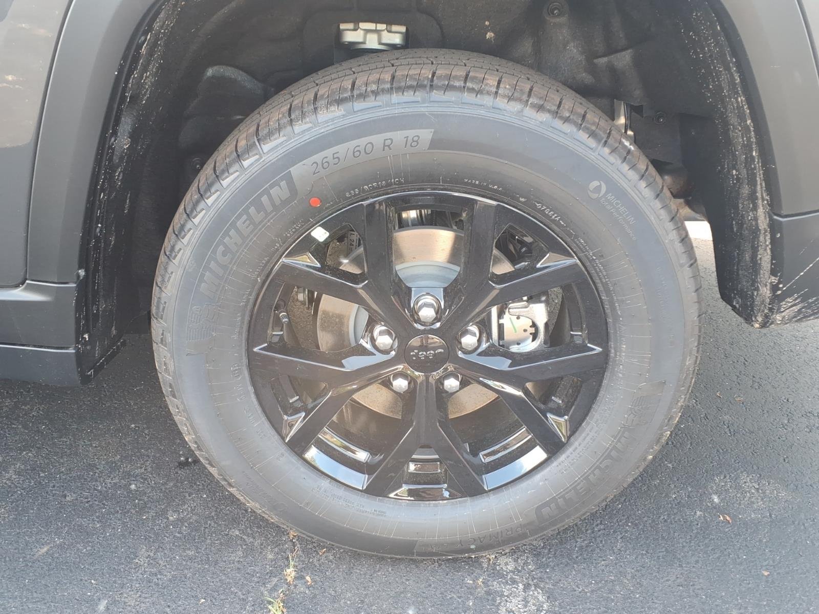 New 2026 Baltic Gray Metallic Clear-Coat Exterior Paint Jeep Laredo Altitude image 7