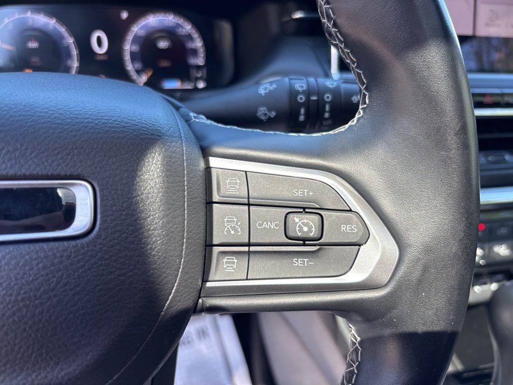Used 2022 White Jeep High Altitude image 28