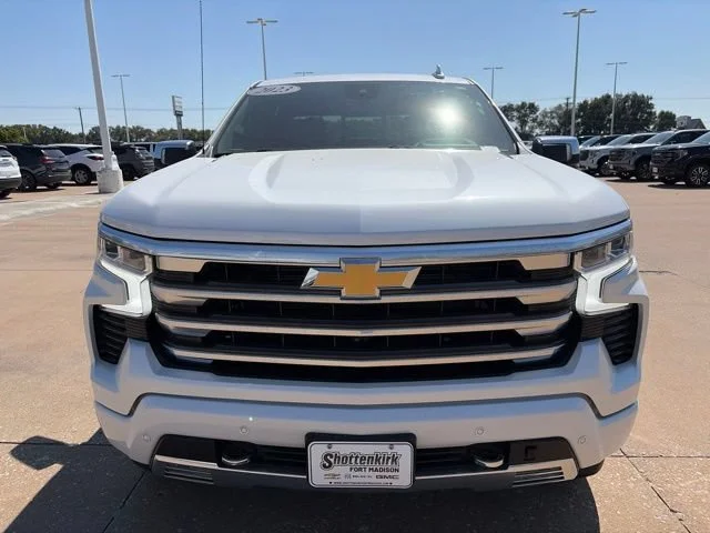 Used 2023 IRIDESCENT PEARL TRICOAT Chevrolet High Country image 9