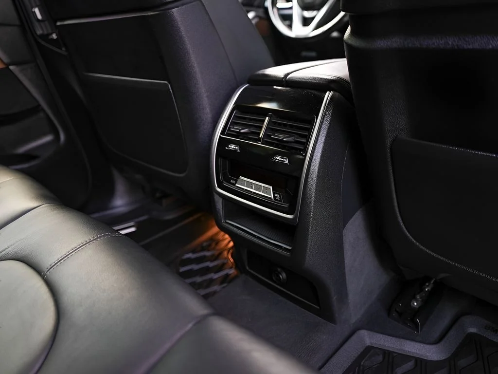 Used 2019 Gray BMW xDrive40i image 38