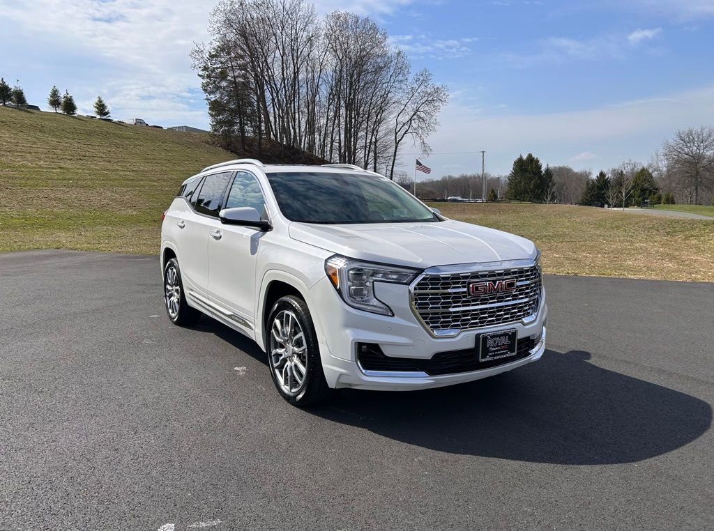 2023 GMC Terrain Denali AWD's photo